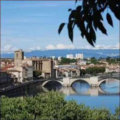 Dans quel département se trouve la ville de Valence ?