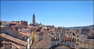 Dans quel département se trouve la ville de Périgueux ?