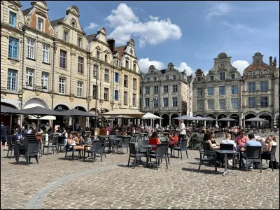 Dans quel département se situe Arras ?