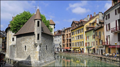 Dans quelle région, la ville d'Annecy est-elle située ?