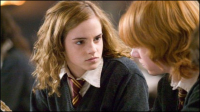 En quatrième année, Hermione invente une association. Laquelle ?