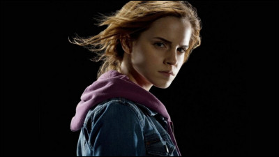 Comment Hermione fait-elle croire à ses parents qu'ils s'appellent quand elle leur lance un sortilège de faux-souvenirs ?