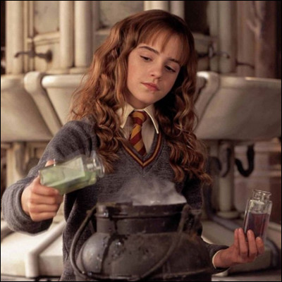 En deuxième année, quelle potion très compliquée Hermione prépare-t-elle ?
