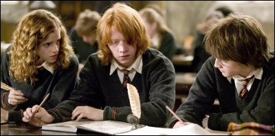 En sixième année de qui Hermione est-elle jalouse ?