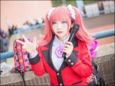 Qui est cette Idol faisant partie de la même école que la personne de la question 7 ?