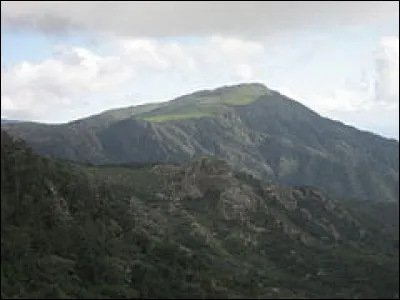 Et comment se nomme la montagne qui domine le parc ?