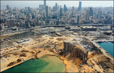 Une grave explosion aurait eu lieu au port de Beyrouth au Liban, plus de 100 morts sont comptés, l'État libanais demande à ses civils de continuer à porter un masque, l'État place la lutte contre la pandémie en 1ère préoccupation.