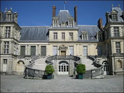 Quel est ce château royal de style Renaissance, haut lieu de l'histoire de France de François 1er à Napoléon III ?