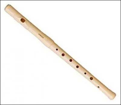 Quel est cet instrument de musique à vent en bois avec 6 ou 7 trous de jeu ?