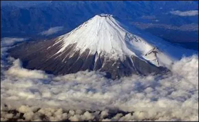 Quel est ce volcan, la plus haute montagne du Japon qui culmine à 3 776 mètres ?