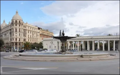 Ville italienne de 150 000 habitants de la région des Pouilles, située dans le Tavoliere :