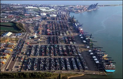 Ville anglaise du Suffolk, premier port de conteneurs du pays :