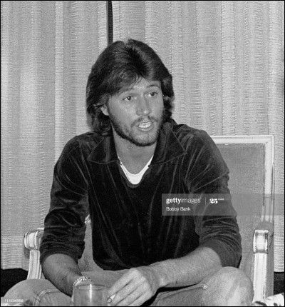 Le chanteur Barry Gibb est-il bisexuel, homosexuel ou hétérosexuel ?