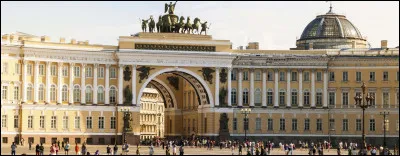 Où se situe Saint Pétersbourg ?