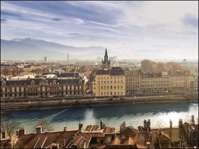 Sélectionnez la deuxième rivière qui traverse Grenoble ?