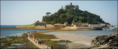 Où les Anglais doivent-ils se rendre pour visiter Saint Michael's Mount ?