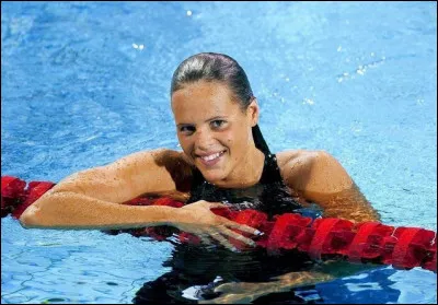 Sport : Quelle est la forme d'une piscine olympique ?