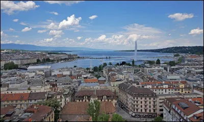 Ville suisse située sur le lac Léman, siège de nombreuses organisations internationales :