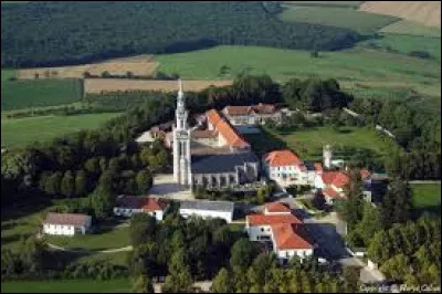 Je vous propose de partir dans le Grand-Est à la découverte de Saxon-Sion et de sa colline inspirée (comme le dit si bien Maurice Barrès). Ce village du Saintois, dans lequel nous pouvons voir sa basilique Notre-Dame de Sion, se situe dans le département ...