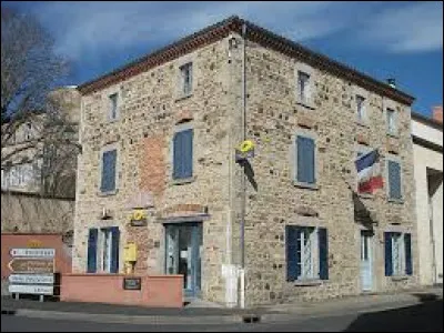 Village Puydômois Sugères se situe en région ..