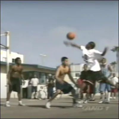 Quel est ce move qui a pour but de faire chercher la balle et qui a r&eacute;volutionn&eacute; le basket ?