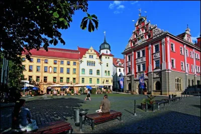 Ville allemande de 45 000 habitants située en Thuringe, dans une région de collines, ancienne capitale ducale :