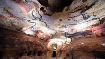 Les grottes de Lascaux se situe en Ardèche.
