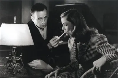 Dans quel film peut-on apercevoir le couple Lauren Bacall et Humphrey Bogart pour la première fois ?