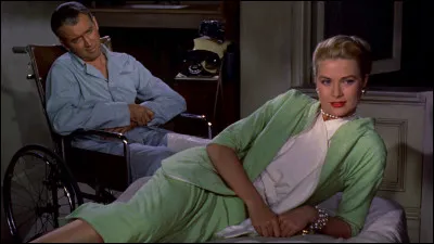 Quel film d'Alfred Hitchcock réuni Grace Kelly et James Stewart ?