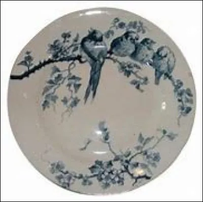 Quelle est cette appellation qui désigne une céramique en faïence fine mélangée avec du feldspath et du kaolin pour la rendre solide et blanche ?