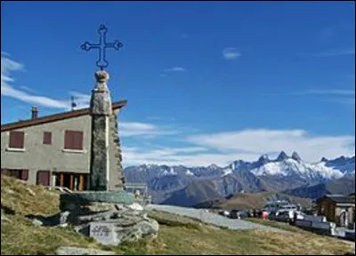 Quel est le nom de ce col de Savoie qui culmine à 2 065 mètres ?