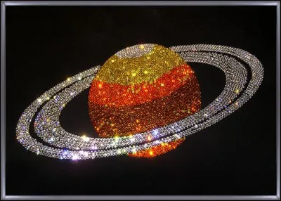 Quel est le classement de Saturne parmi les planètes, de par sa taille ?