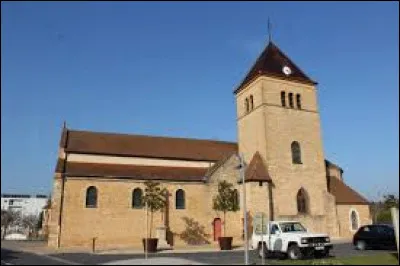 Voici l'église Saint-Jacques-le-Majeur de Crêches-sur-Saône. Ville Saône-et-Loirienne, elle se situe en région ...