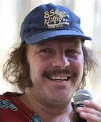 Son nom est Katerine, quel est son prénom ?