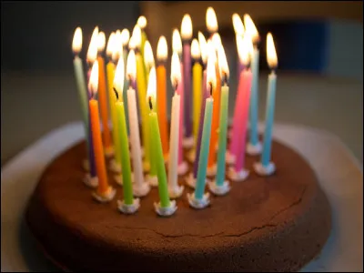 Dans quelle chanson de Slimane peut-on entendre ces paroles : "Quand il y aura plus de bougies que de gâteaux à ton anniversaire
Quand tu seras ma maman mais aussi sa grand mère." ?