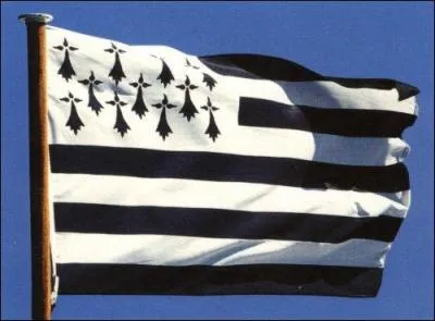 Comment appelle-t-on le drapeau de la Bretagne ?