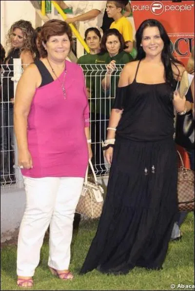 Ce sont la mre et la soeur de :