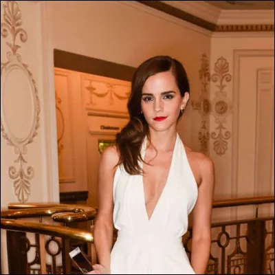 Où s'est-elle rendue pour l'éducation des jeunes filles à travers le monde ?