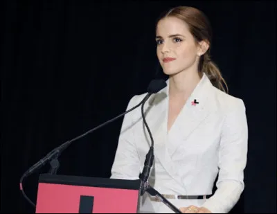 De quel sport est-elle professeur certifié ?