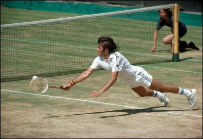 Ce joueur de tennis roumain des années 70, amusait son public sur le court ou s'en prenait à l'arbitre. De qui s'agit-il ?