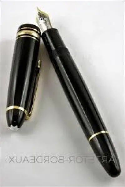 Un cadeau encore de la part de Phil05 et Pth : le fameux stylo de luxe dont l'encre ne coule pas, quand il monte en altitude, de marque...