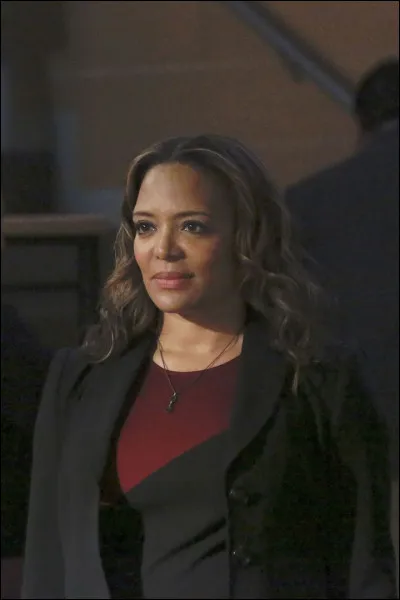 Quel est le personnage joué par Lauren Velez ?