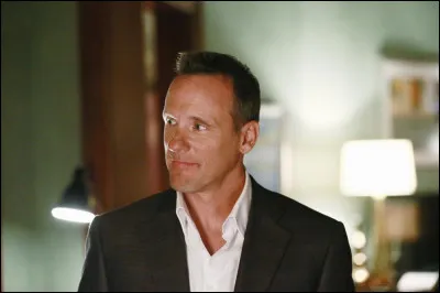 Quel est le personnage joué par Tom Verica ?