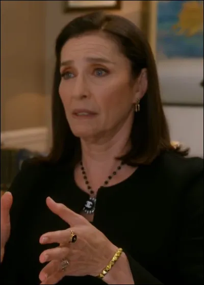 Quel est le personnage joué par Mimi Rogers ?