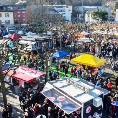 Quelle f&ecirc;te populaire courante depuis le Moyen &Acirc;ge peut &ecirc;tre du lendit quand elle a lieu en juin ?
