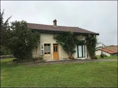 Nous sommes en Bourgogne-Franche-Comt&eacute;, &agrave; Monnetay. Petit village de 14 habitants, dans l'arrondissement de Lons-le-Saunier, il se situe dans le d&eacute;partement ...
