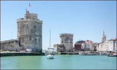 Dans quel département se situe la ville de La Rochelle ?