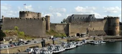 Dans quel département se trouve la ville de Brest ?