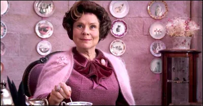 Dans ''Harry Potter et l'Ordre du phénix'', qui est le directeur de Poudlard (suite au problème d'Albus Dumbledore) détesté de la plupart des élèves ?