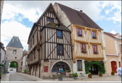 Quel est ce village bourguignon &agrave; la fois m&eacute;di&eacute;val et viticole avec ses maisons &agrave; pans-de-bois, ses tours et portes fortifi&eacute;es ?